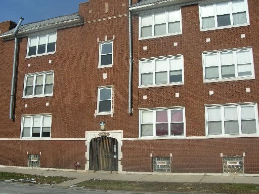 700 W 61st St in Chicago, IL - Foto de edificio