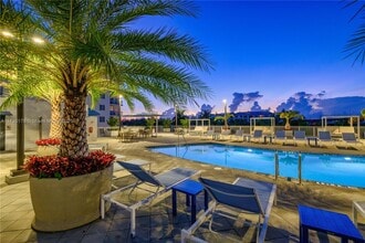 2500 SW 22nd Terrace-Unit -312 in Fort Lauderdale, FL - Foto de edificio - Building Photo