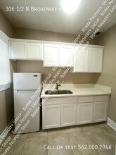 306 1/2 N Broadway in Santa Ana, CA - Building Photo - Building Photo