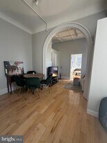 2034 Chestnut St in Philadelphia, PA - Building Photo