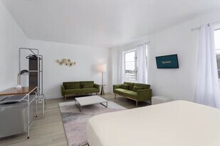 956 Washington Ave in Miami Beach, FL - Building Photo