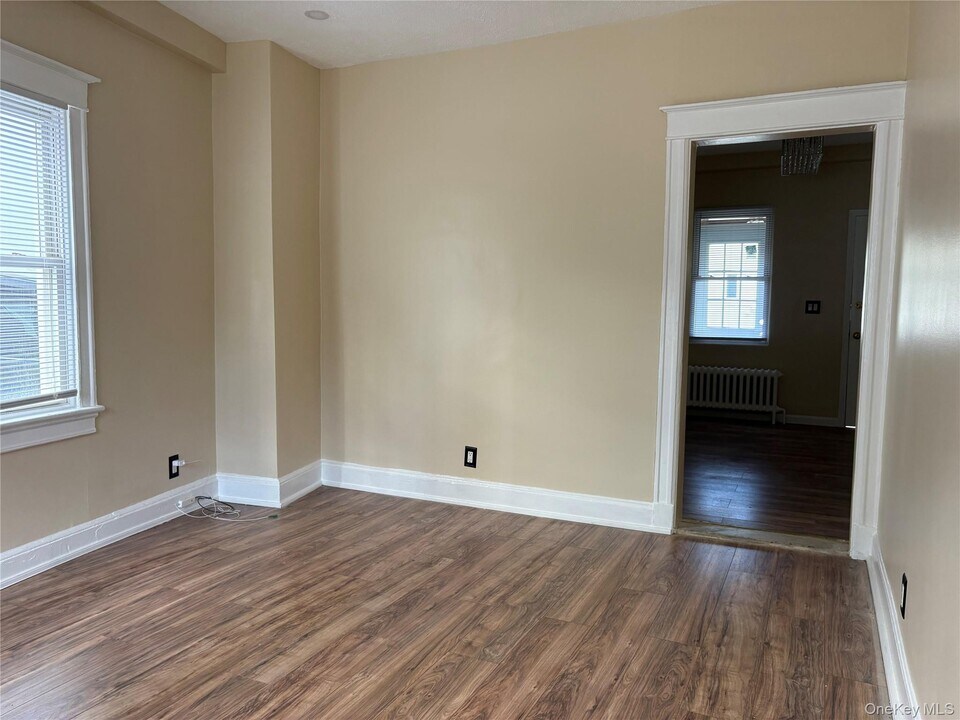 85 Ashford Ave in Dobbs Ferry, NY - Building Photo