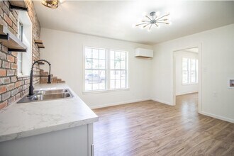 1911 44th St in Lubbock, TX - Foto de edificio - Building Photo