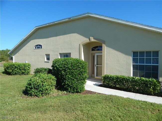 5390 Whitten Dr in Naples, FL - Building Photo - Building Photo