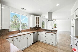 5128 Llano Dr in Los Angeles, CA - Building Photo - Building Photo
