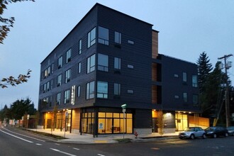 Slogan Apartments in Portland, OR - Foto de edificio - Building Photo