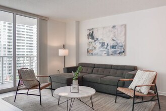 1200 Brickell Bay Dr in Miami, FL - Building Photo - Building Photo
