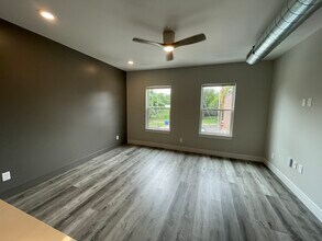 2752 Lafayette Ave, Unit 207 in St. Louis, MO - Foto de edificio - Building Photo