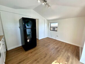 6101 Webster Ave, Unit 2 in West Palm Beach, FL - Foto de edificio - Building Photo