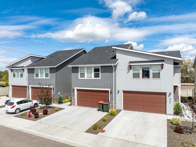 Hensley Station Townhomes in Meridian, ID - Foto de edificio - Building Photo