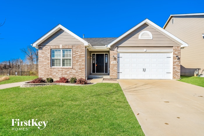 283 Cambridgeshire Ct in St. Peters, MO - Building Photo