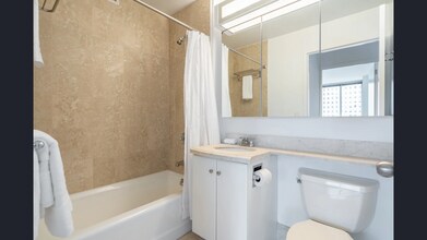 231 E 33rd St, Unit 2A in New York, NY - Foto de edificio - Building Photo