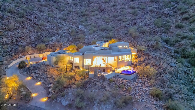 5810 E Cholla Ln in Paradise Valley, AZ - Building Photo - Building Photo