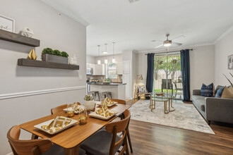 Villas at Legacy in Plano, TX - Foto de edificio - Building Photo