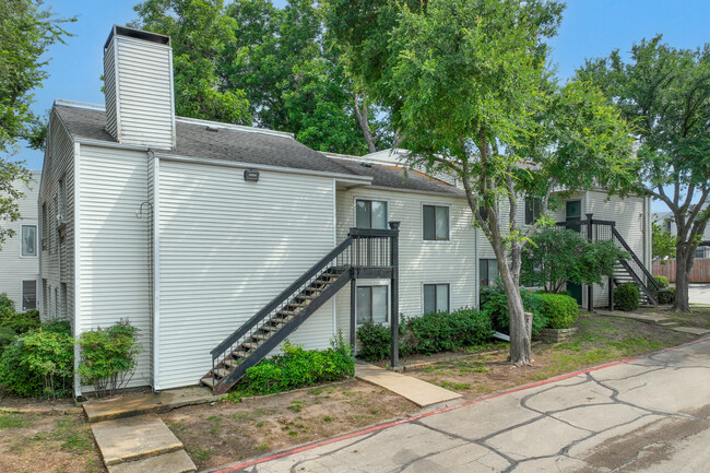 Copper Run Condominiums in Dallas, TX - Building Photo - Building Photo