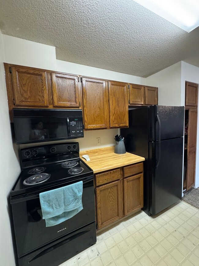 2114 Valleyhigh Dr NW in Rochester, MN - Building Photo - Building Photo