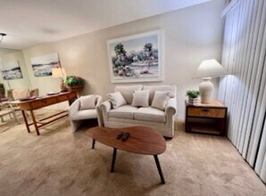 685 N Ashurst Ct in Palm Springs, CA - Building Photo - Building Photo