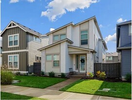 8138 SE Reddington St in Hillsboro, OR - Building Photo