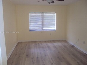 2678 N Nob Hill Rd in Sunrise, FL - Building Photo - Building Photo