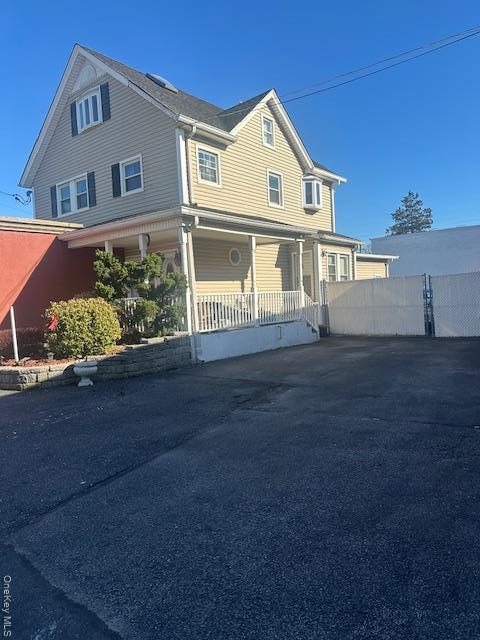 100 Merrick Rd in Lynbrook, NY - Building Photo - Building Photo