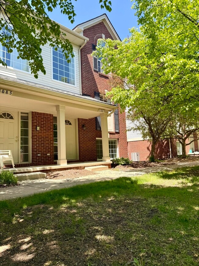 property at 3083 Promenade Cir