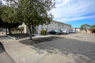 335-337 Schafer Rd in Hayward, CA - Building Photo - Primary Photo