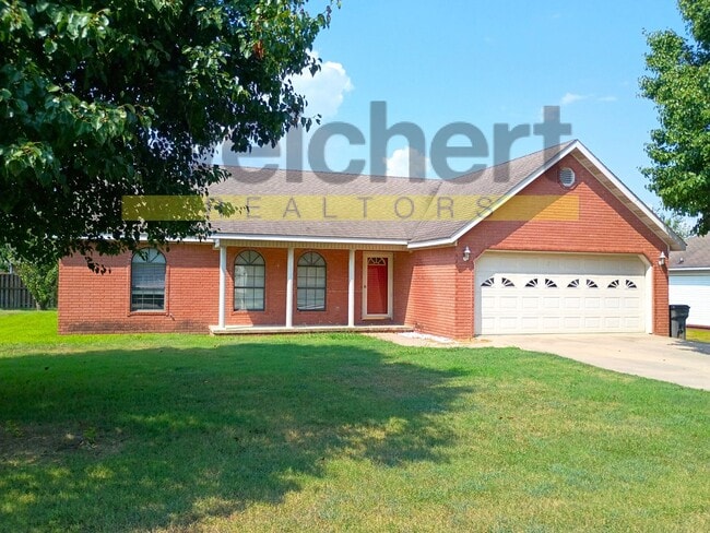 property at 905 Redwood Dr