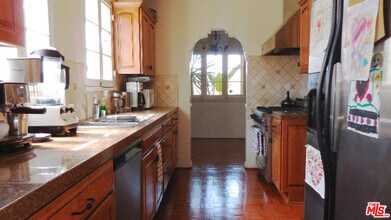 1134 S Hayworth Ave in Los Angeles, CA - Building Photo - Building Photo