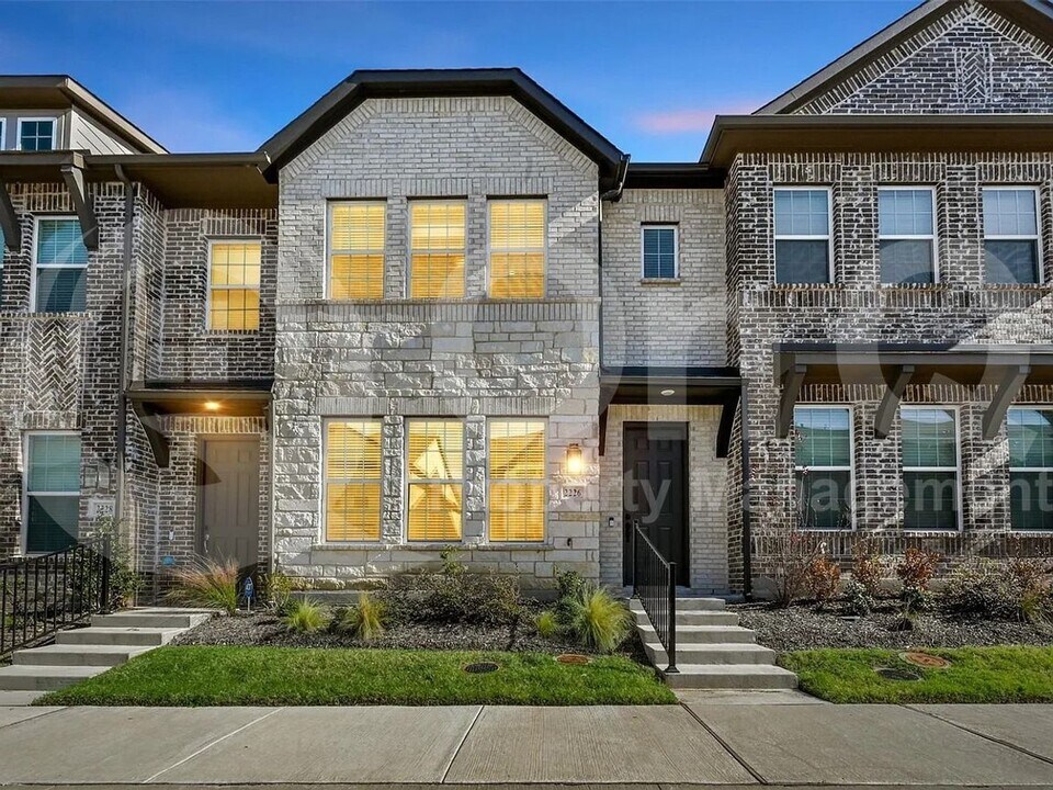 2226 Adena Spgs Dr in Allen, TX - Building Photo