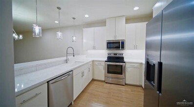 1225 Ozark Ave in McAllen, TX - Building Photo - Building Photo