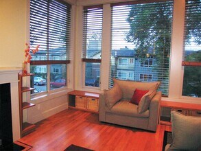 362 Aloha St in Seattle, WA - Building Photo - Building Photo