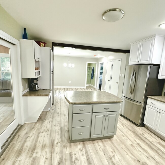 28 N Riverside Dr in Waterville, ME - Building Photo - Building Photo