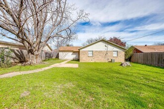 808 E Bovell St in Crowley, TX - Building Photo - Building Photo