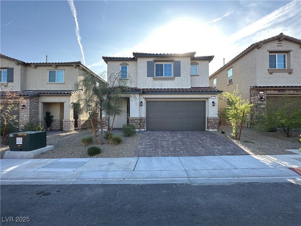 828 Astra Peak St in Henderson, NV - Building Photo