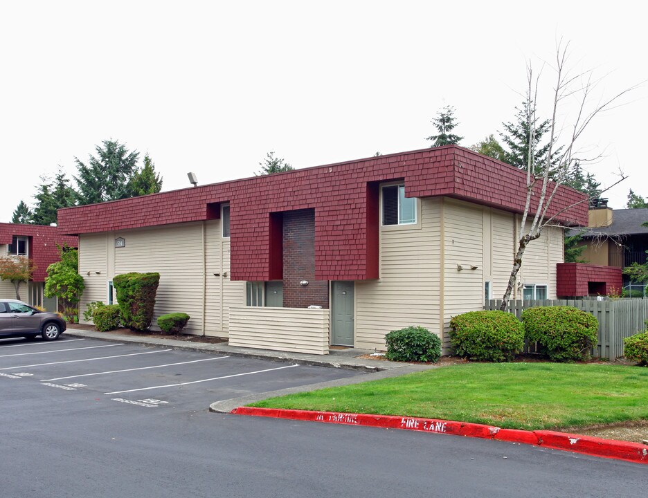 Riverstone Condominiums in Bellevue, WA - Foto de edificio