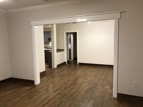 1430 Hubert St in Dallas, TX - Foto de edificio - Building Photo