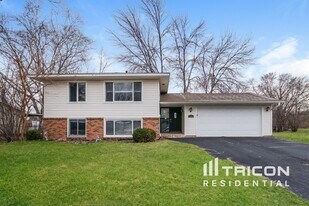1941 Turquoise Trail in Eagan, MN - Building Photo