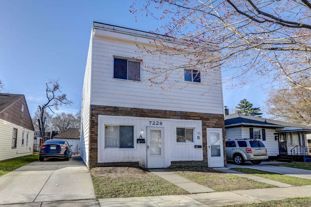 7228 Chalmers Ave in Warren, MI - Building Photo