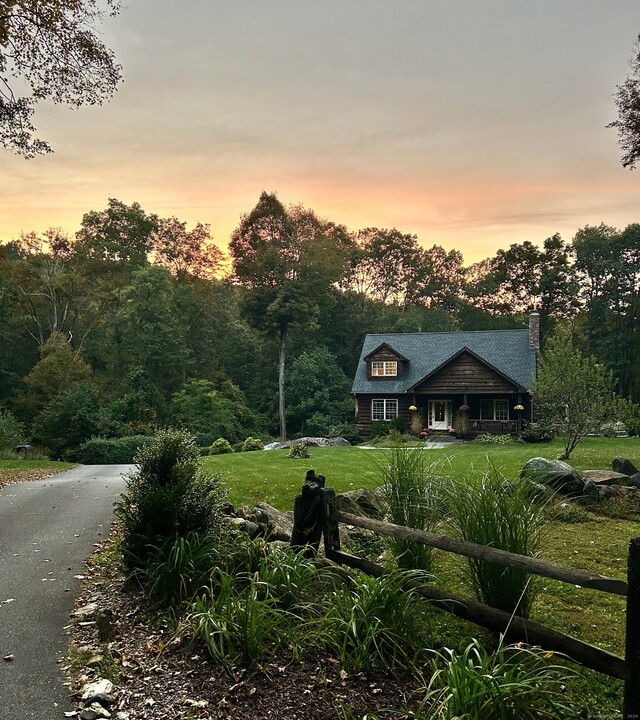 90 Paddy Hollow Rd in Bethlehem, CT - Building Photo