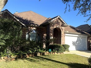 2910 Sandleigh Dr in Spring, TX - Building Photo - Building Photo