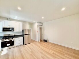 1135 S Doheny Dr in Los Angeles, CA - Building Photo