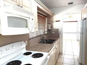 500 SW 51st Ave in Coral Gables, FL - Building Photo - Building Photo