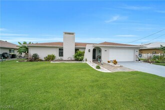 3746 SE 1st Pl in Cape Coral, FL - Building Photo - Building Photo
