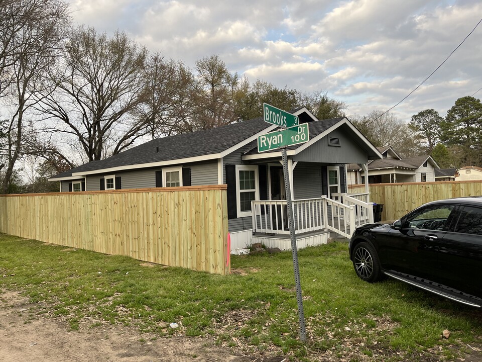 101 Brooks St in Longview, TX - Building Photo