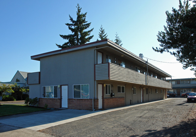 1813 Mohawk Blvd in Springfield, OR - Foto de edificio - Building Photo