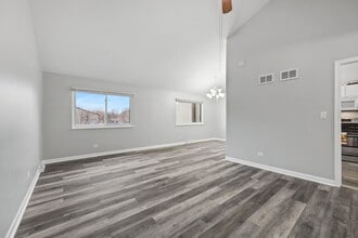 73 Century Dr in Roselle, IL - Building Photo - Building Photo