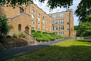 330 Main St in Fairhaven, MA - Building Photo