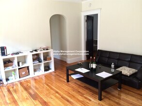 349 Pleasant St in Malden, MA - Foto de edificio - Building Photo