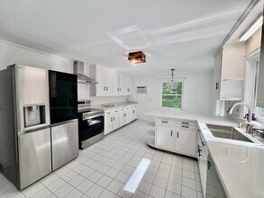 379 Newton St in Brookline, MA - Building Photo - Building Photo