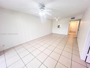 7801 S Colony Cir in Tamarac, FL - Building Photo - Building Photo